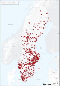 Sverigekarta med platser markerats där potentiella påverkanskällor för PFAS-föroreningar identifierats
